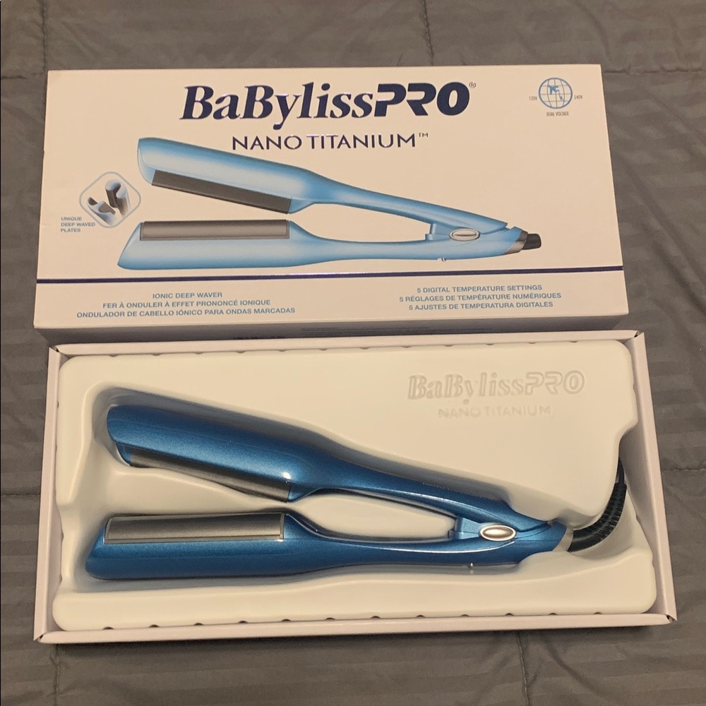 {Used once} Like new 
Babyliss Waver